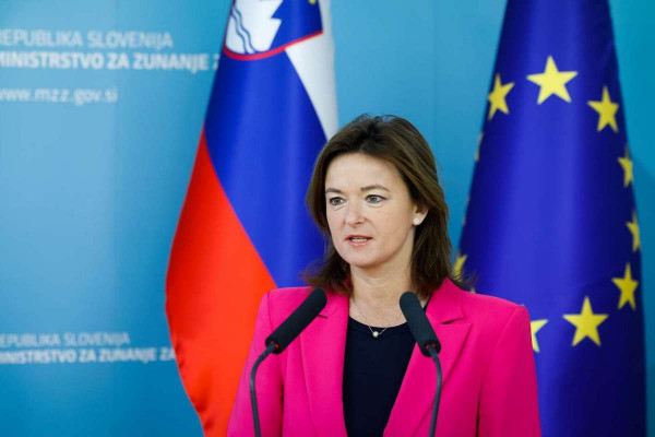 Katoličanom “čarobne praznike”, pravoslanim “vesel božič”